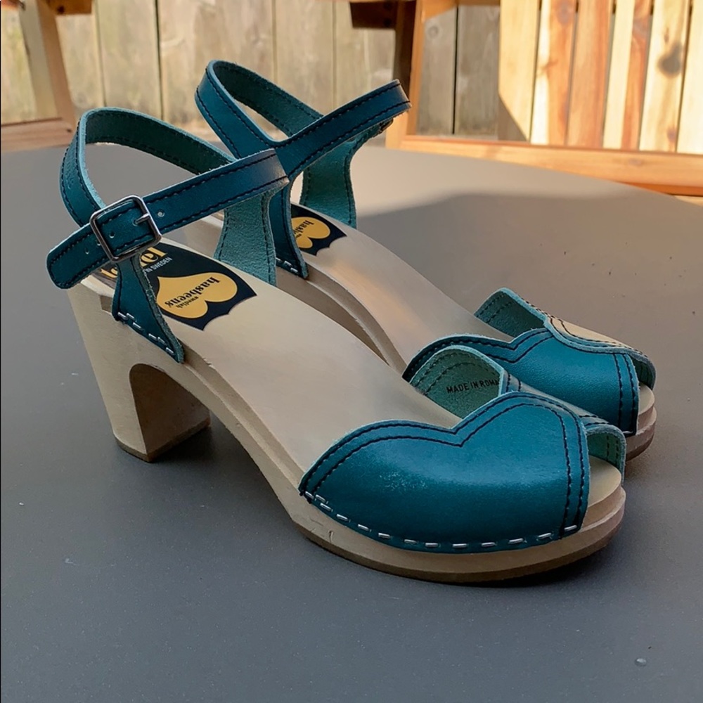 Scalloped teal Swedish Hashbeens